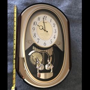 Motion wall clock